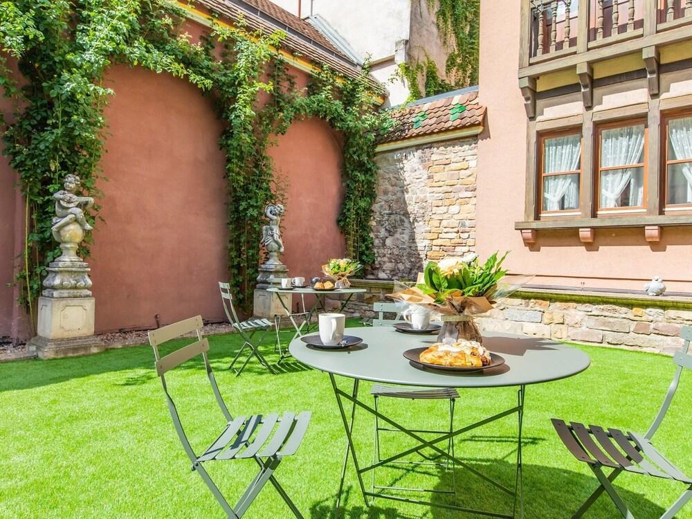 Le 1615 - Luxe Et Spa Кольмар Экстерьер фото