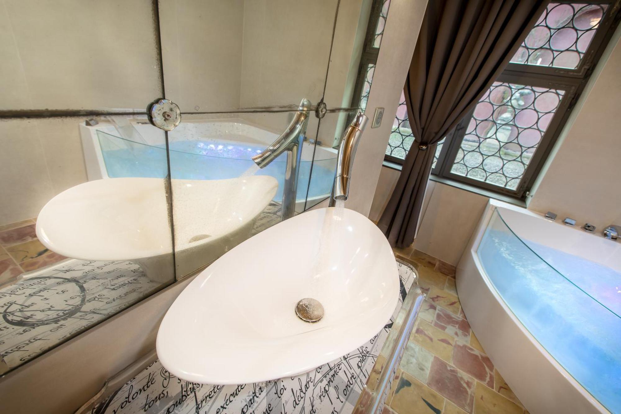 Le 1615 - Luxe Et Spa Кольмар Экстерьер фото